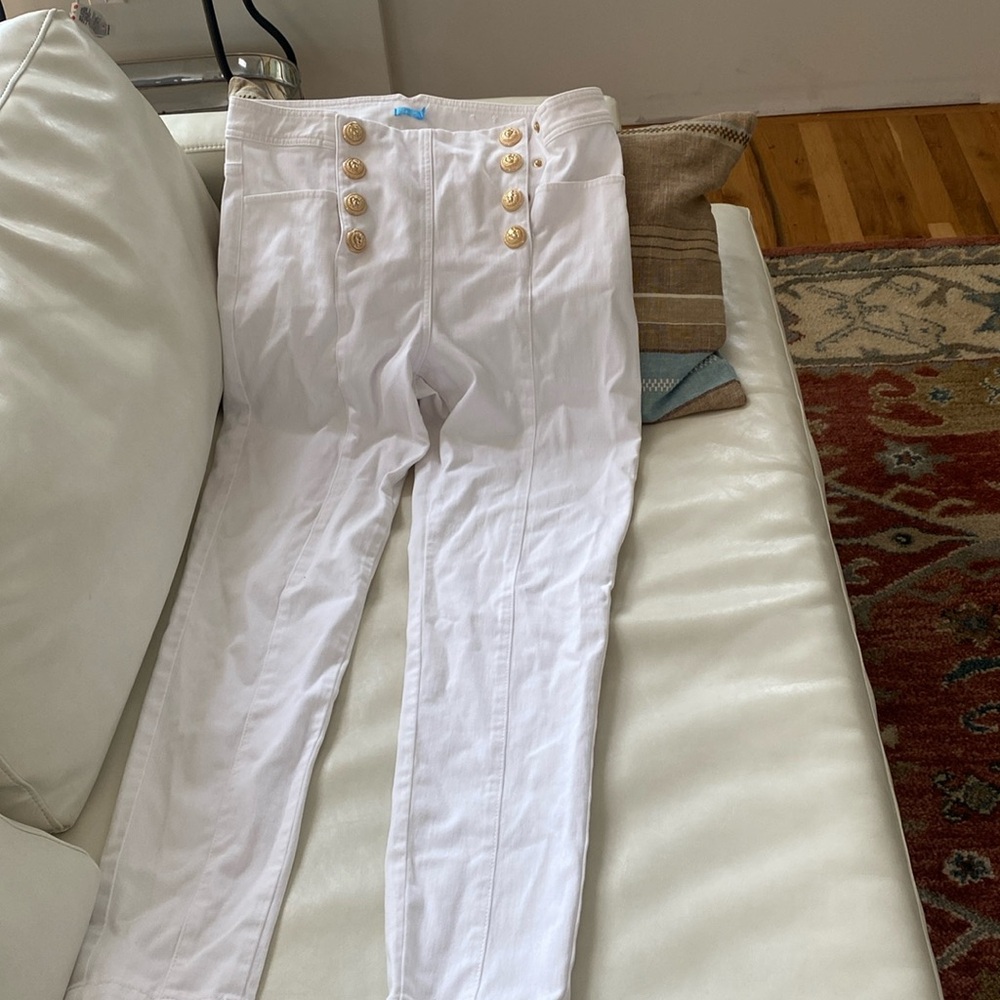 White J Mclaughlin jeans NWT with eight brass button snaps . Size 12